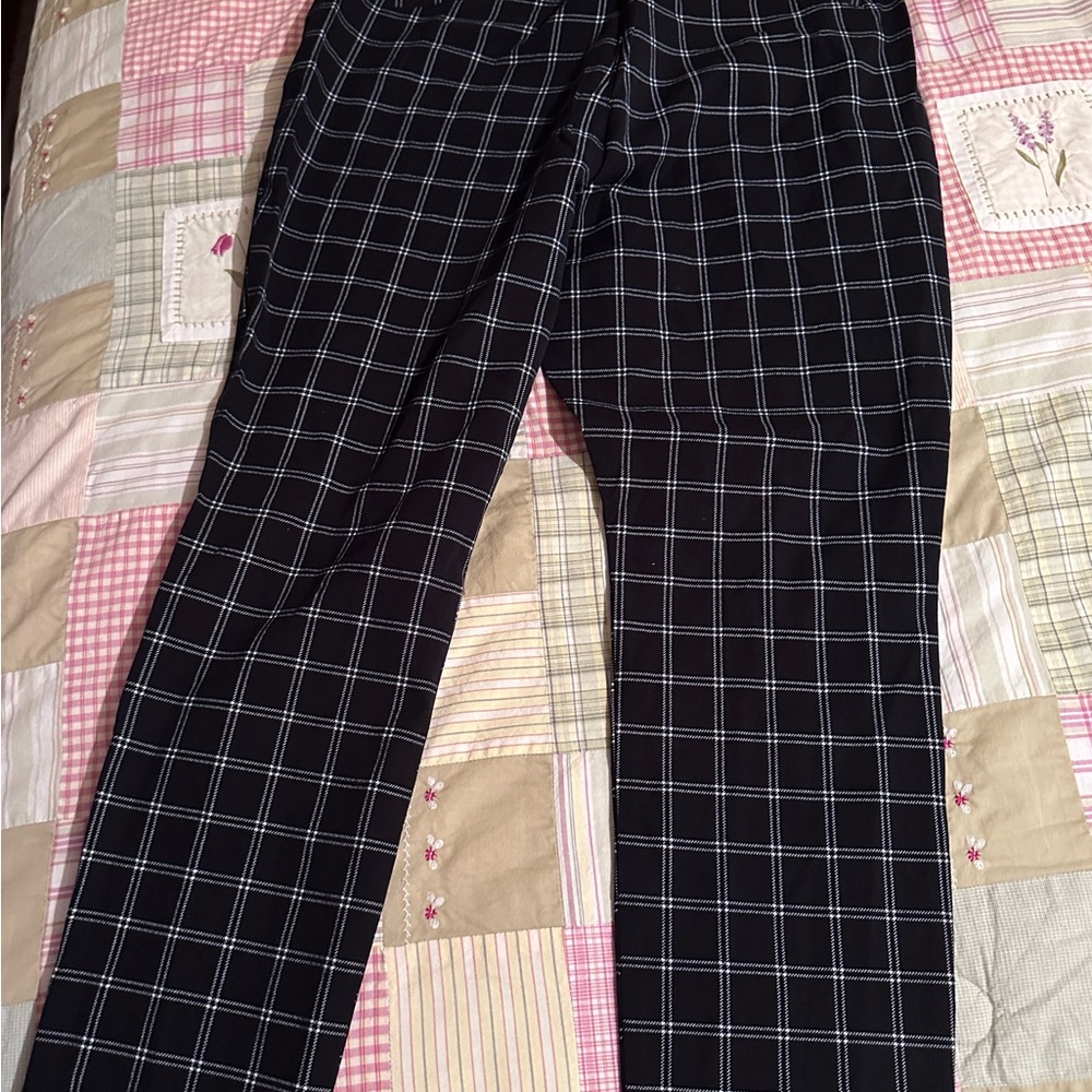 Old Navy Men's Black and White Plaid Dress Pants
Size 16‎ NWT